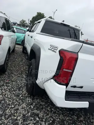 Toyota Tacoma 2024 White