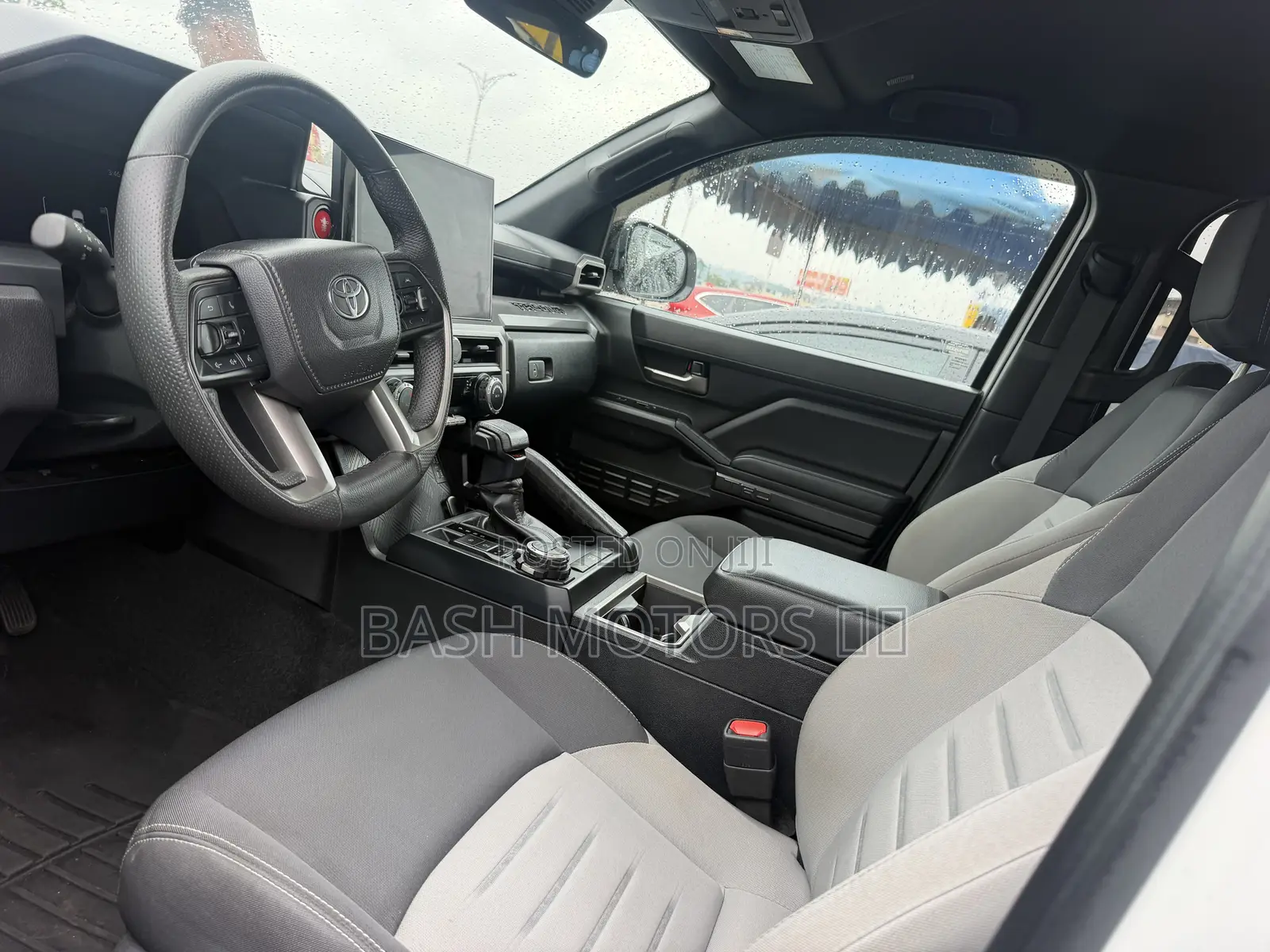 Toyota Tacoma 2024 White