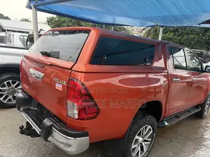 Toyota Hilux 2020 Orange