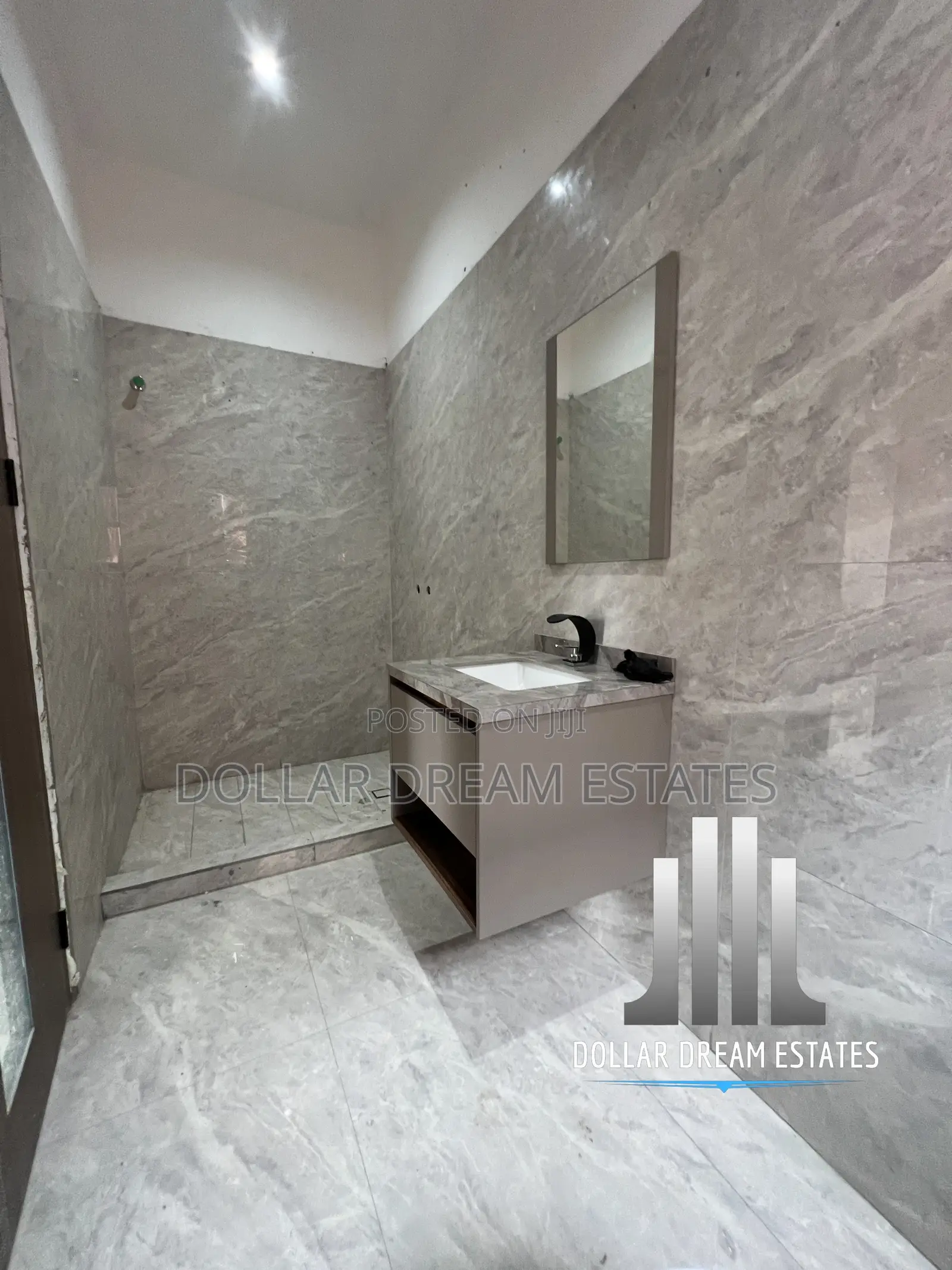 5bdrm House in Adjiriganor for sale