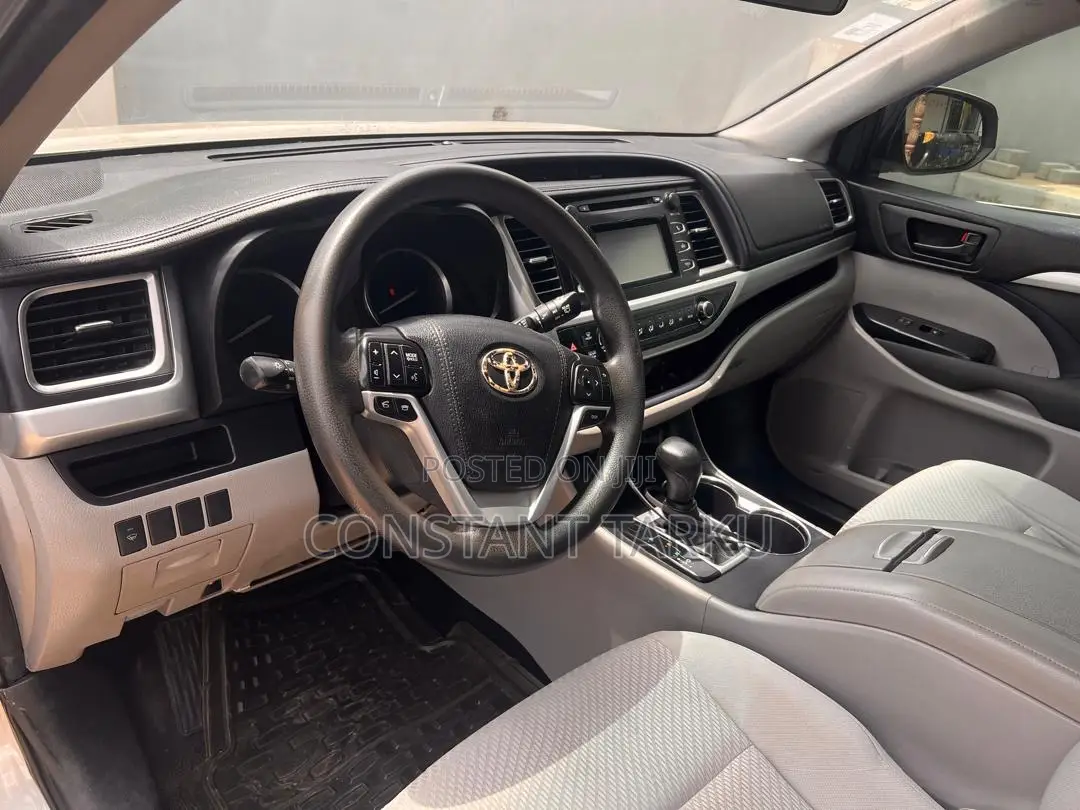 Toyota Highlander LE 4dr SUV (2.7L 4cyl 6A) 2015 Beige
