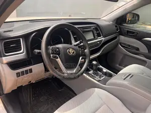 Toyota Highlander LE 4dr SUV (2.7L 4cyl 6A) 2015 Beige