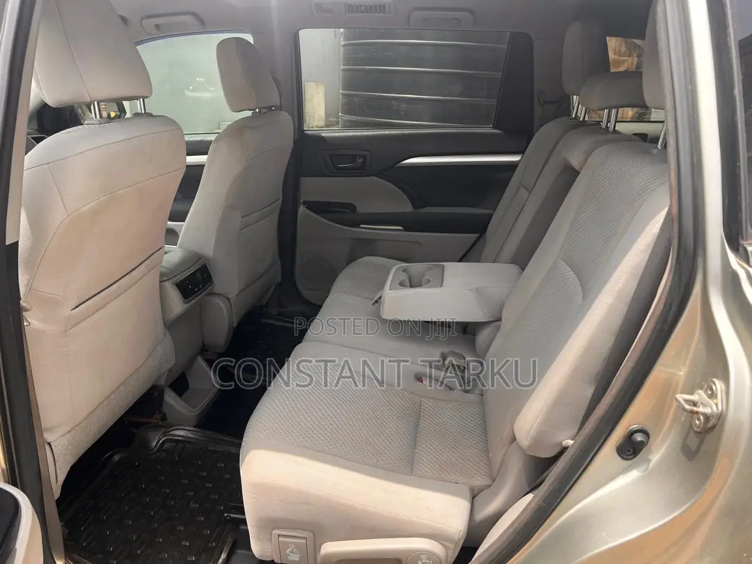 Toyota Highlander LE 4dr SUV (2.7L 4cyl 6A) 2015 Beige