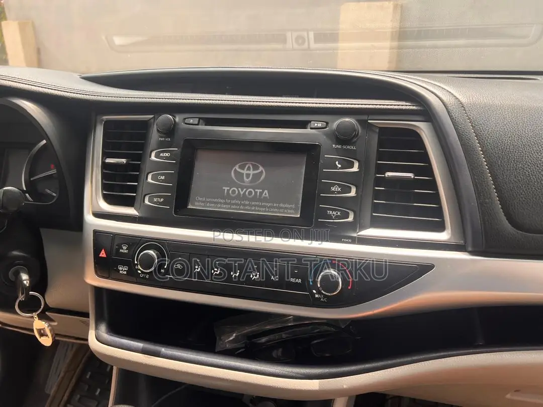 Toyota Highlander LE 4dr SUV (2.7L 4cyl 6A) 2015 Beige