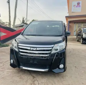 Toyota Noah 2.0 AWD (8 Seater) 2015 Black