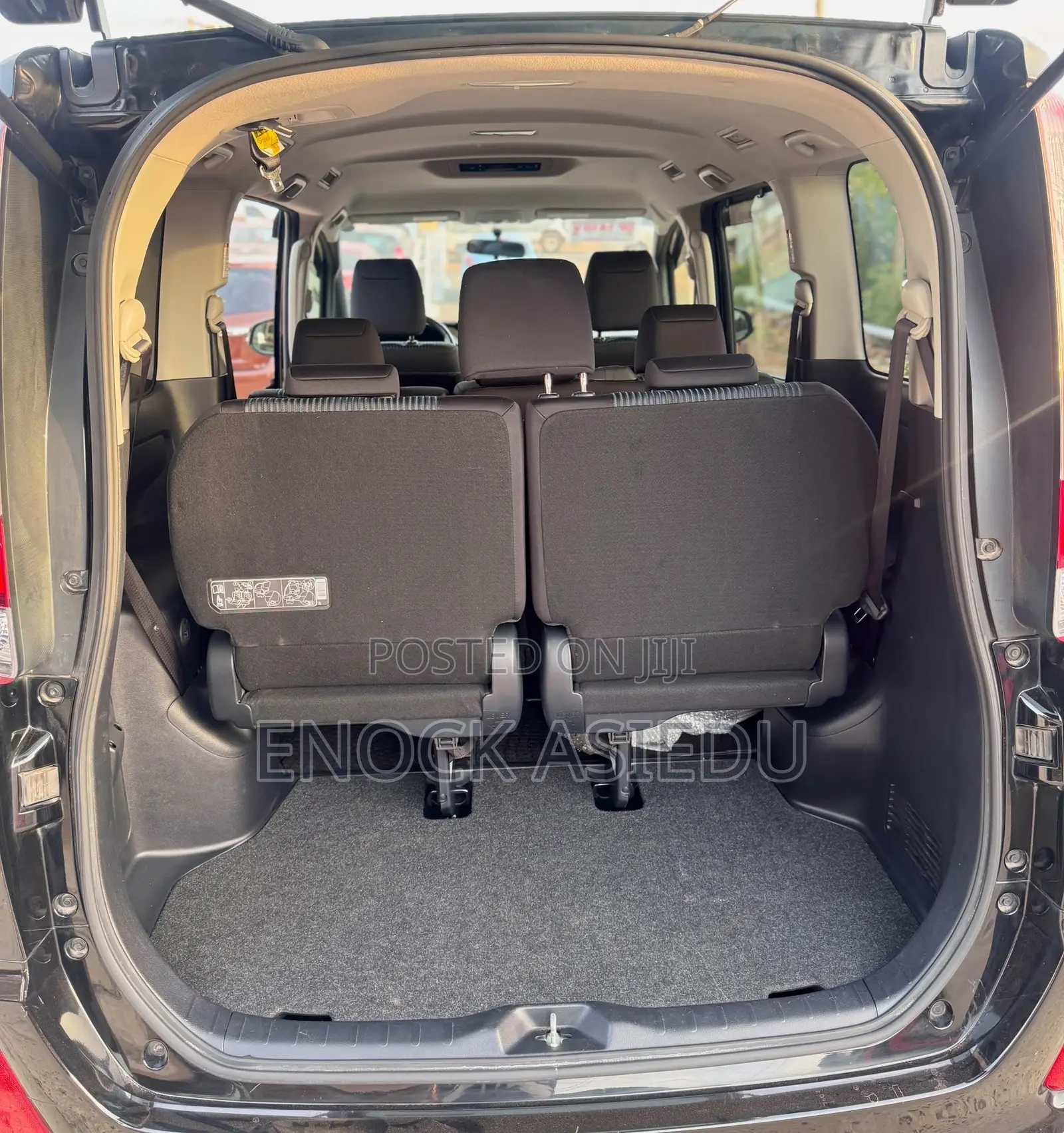 Toyota Noah 2.0 AWD (8 Seater) 2015 Black