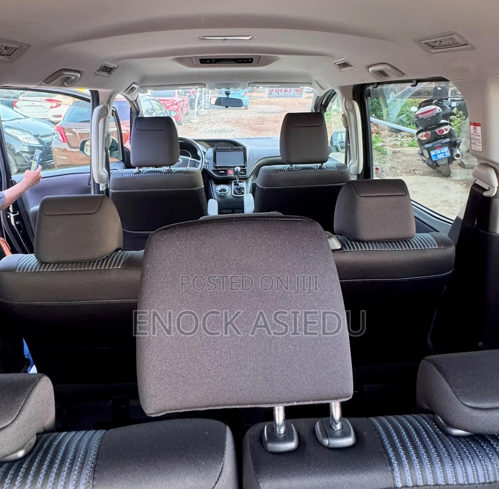 Toyota Noah 2.0 AWD (8 Seater) 2015 Black