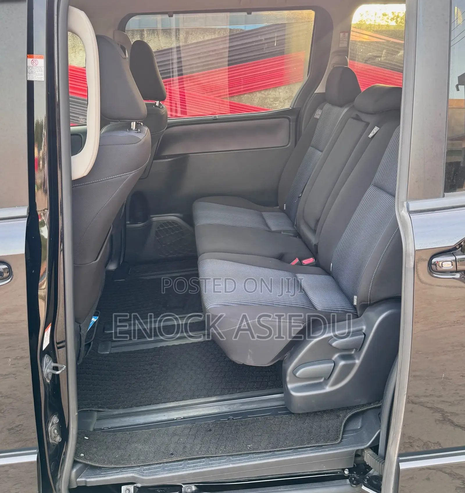 Toyota Noah 2.0 AWD (8 Seater) 2015 Black