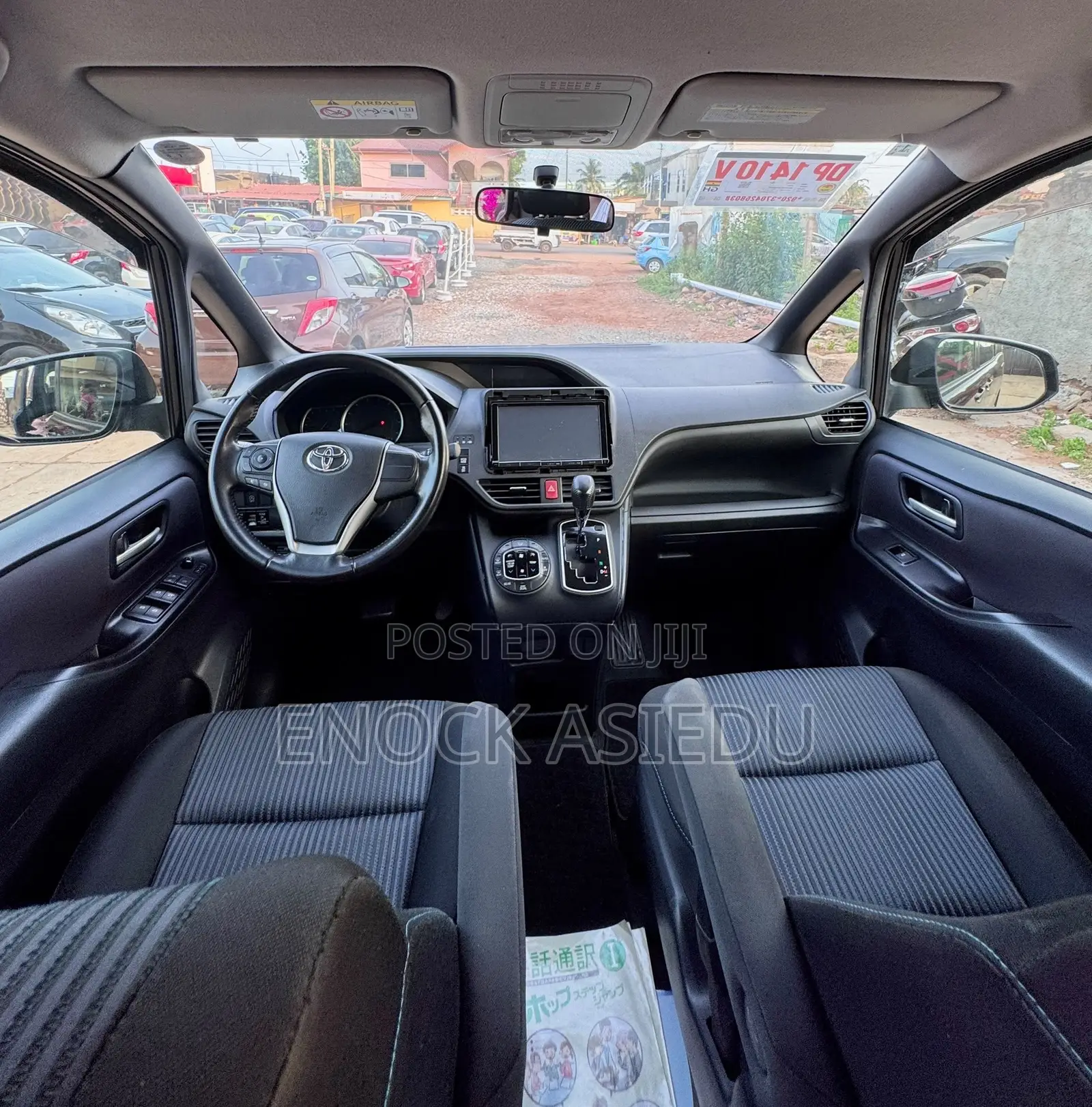 Toyota Noah 2.0 AWD (8 Seater) 2015 Black