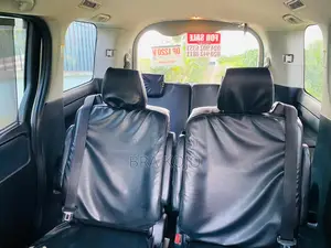 Toyota Voxy X 4WD 7-Seater 2015 Pearl