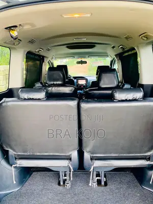Toyota Voxy X 4WD 7-Seater 2015 Pearl