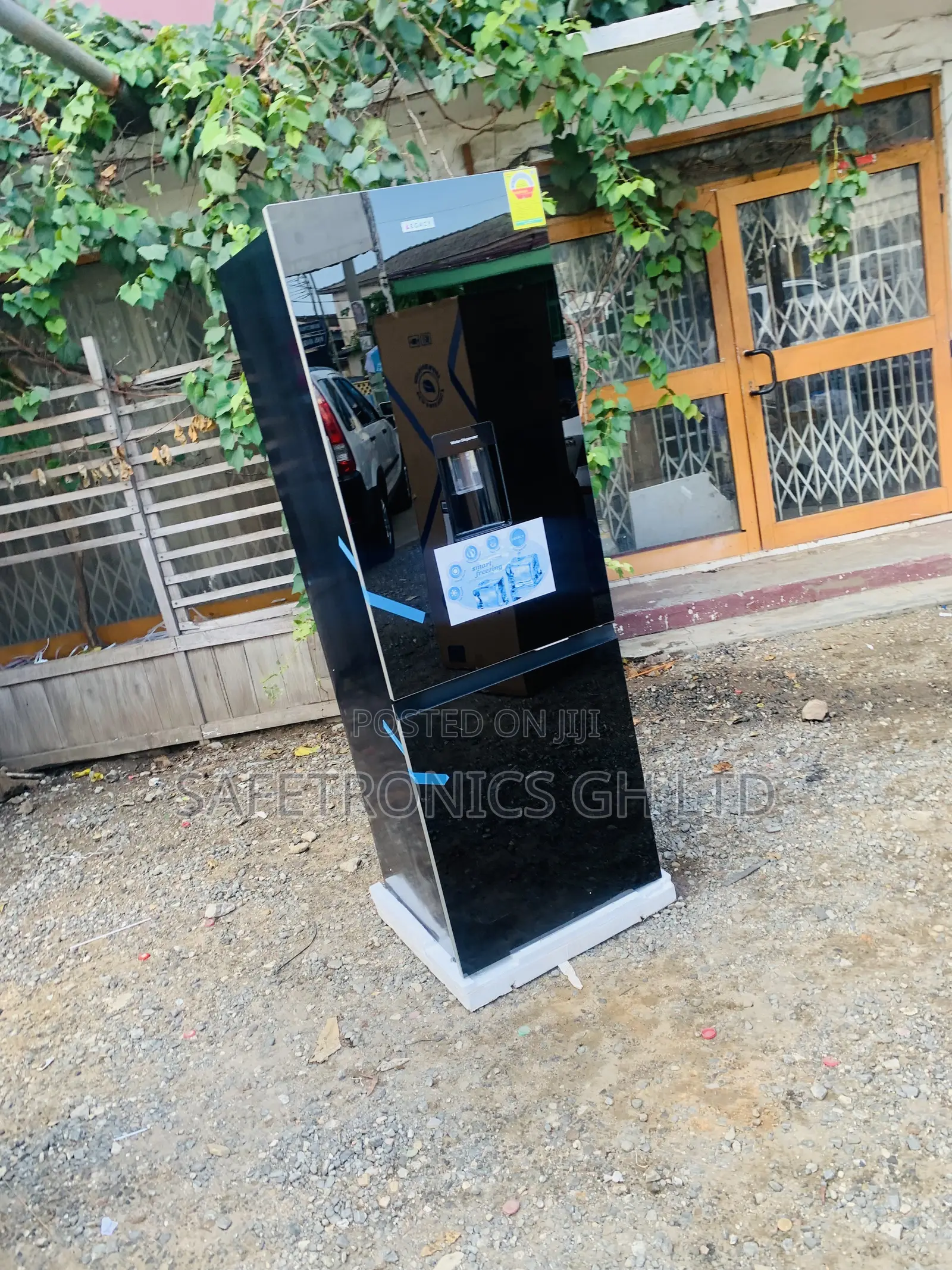 Choose Black Legacy 311l Bottom Mount Mirror Glass and Water Dispenser