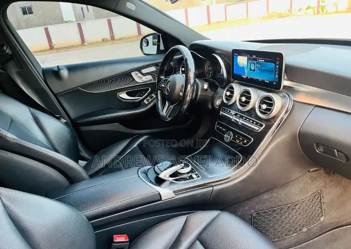 Mercedes-Benz C300 2019 White