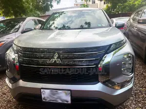 Mitsubishi Outlander 2022 Silver