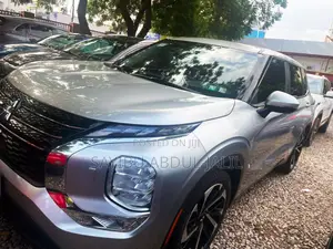 Mitsubishi Outlander 2022 Silver