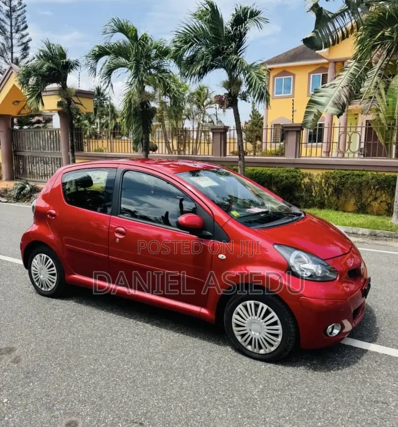 Toyota Aygo 1.0 5-Door 2010 Red
