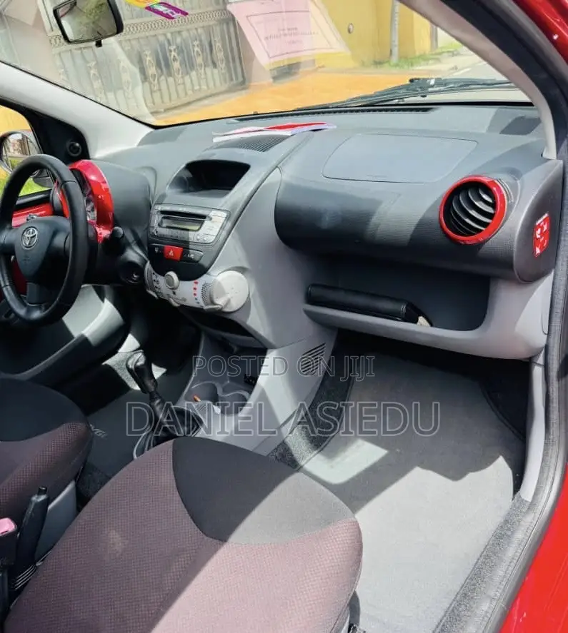 Toyota Aygo 1.0 5-Door 2010 Red