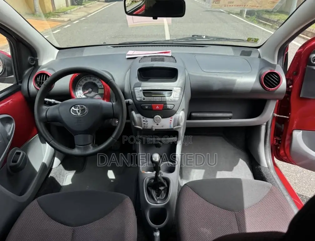 Toyota Aygo 1.0 5-Door 2010 Red