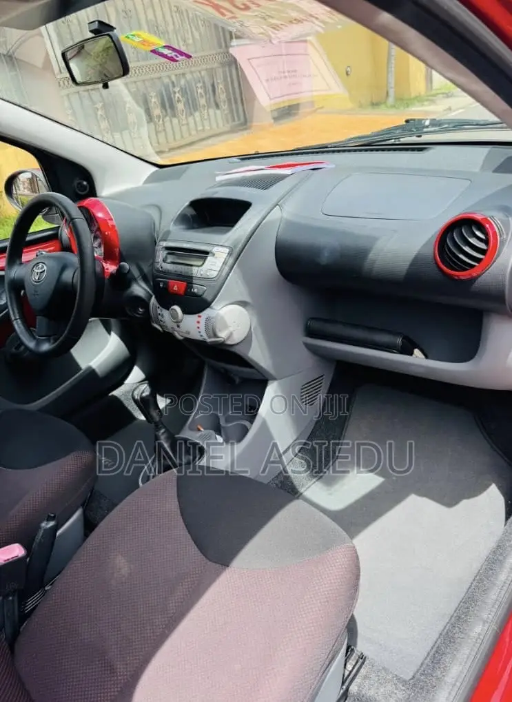 Toyota Aygo 1.0 5-Door 2010 Red