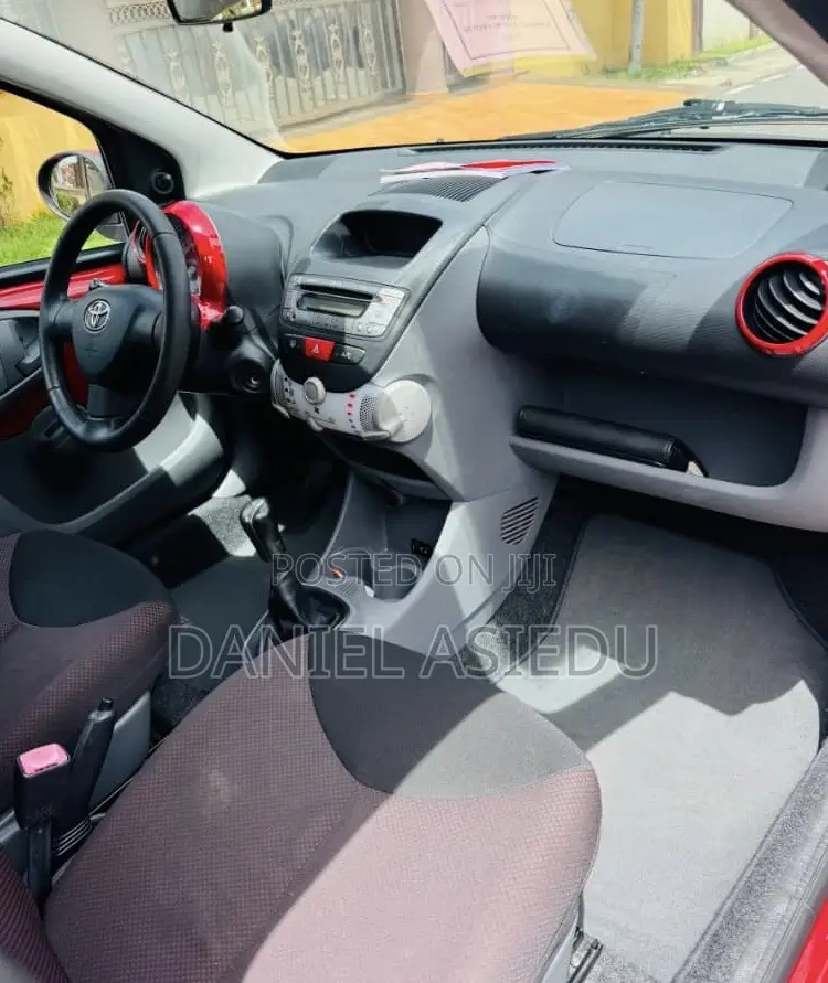 Toyota Aygo 1.0 5-Door 2010 Red
