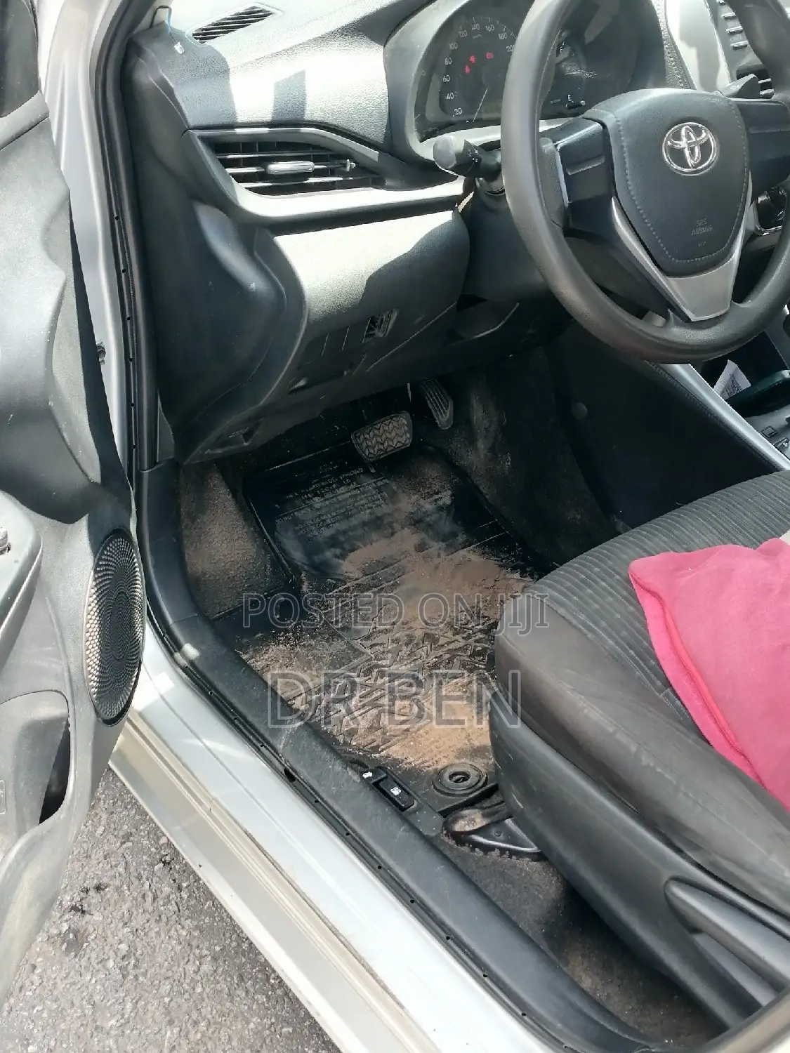Toyota Yaris L Sedan 4dr 2019 Silver