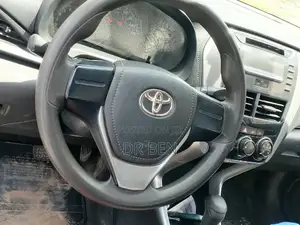 Toyota Yaris L Sedan 4dr 2019 Silver