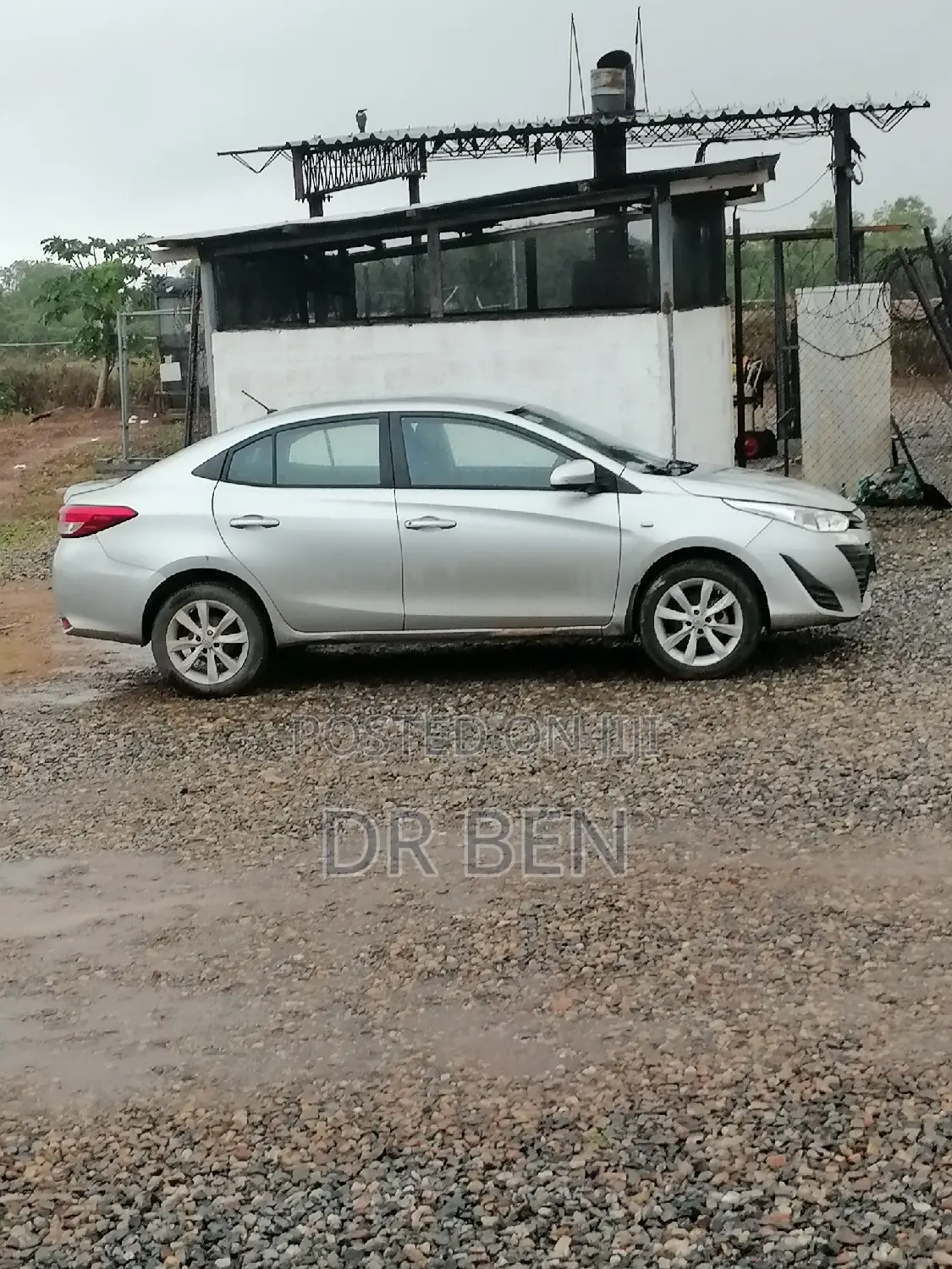 Toyota Yaris L Sedan 4dr 2019 Silver