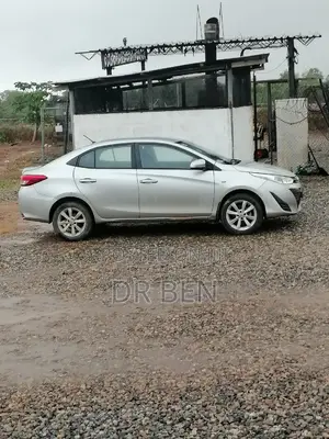 Toyota Yaris L Sedan 4dr 2019 Silver