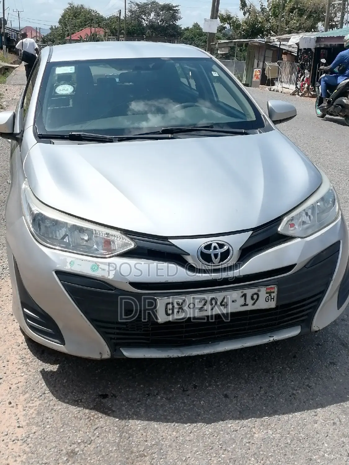 Toyota Yaris L Sedan 4dr 2019 Silver