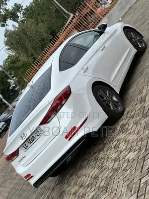 Hyundai Elantra 2018 White