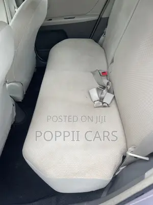 Toyota Vitz 2010 Silver