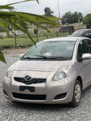 Toyota Vitz 2010 Silver