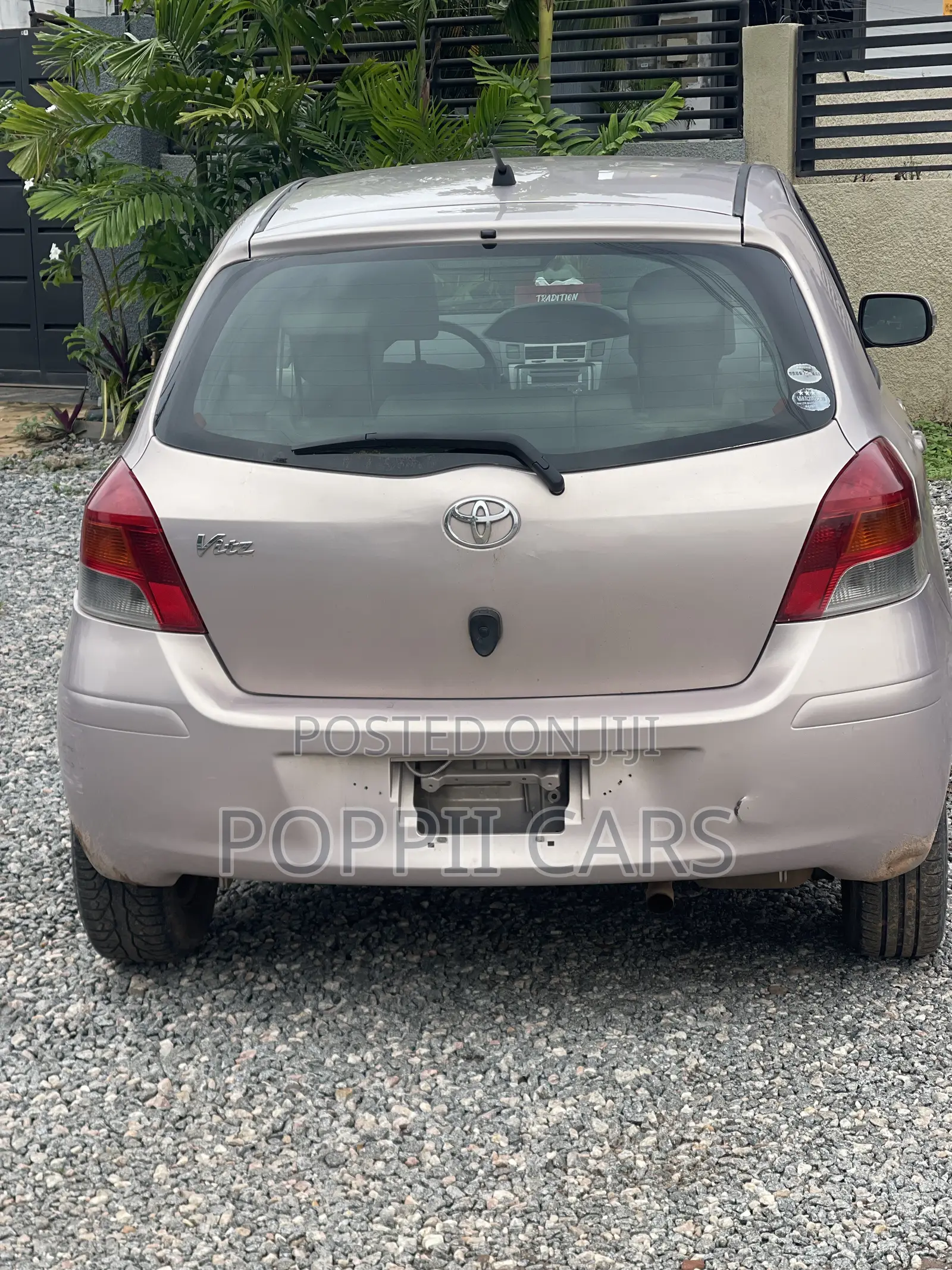 Toyota Vitz 2010 Silver