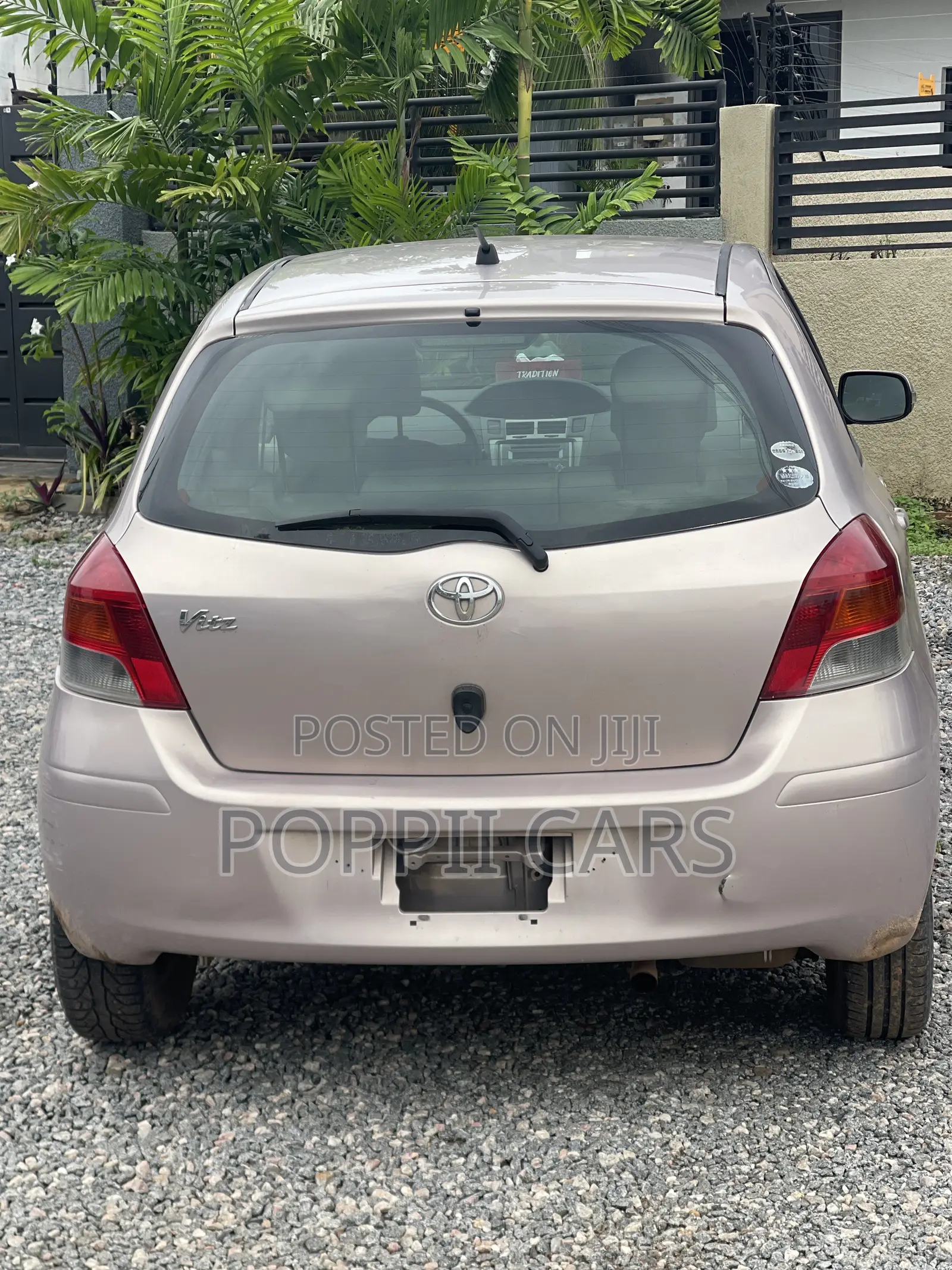 Toyota Vitz 2010 Silver