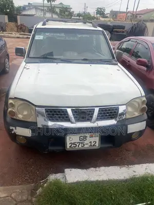 Nissan Hardbody 2010 White