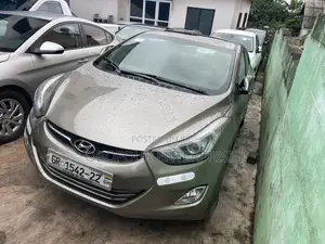 Hyundai Elantra SE 4dr Sedan (1.8L 4cyl 6A) 2015 Gold