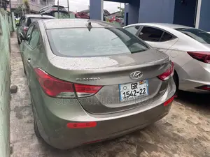 Hyundai Elantra SE 4dr Sedan (1.8L 4cyl 6A) 2015 Gold