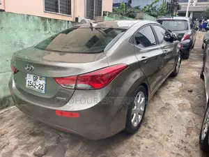 Hyundai Elantra SE 4dr Sedan (1.8L 4cyl 6A) 2015 Gold