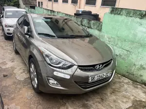 Hyundai Elantra SE 4dr Sedan (1.8L 4cyl 6A) 2015 Gold