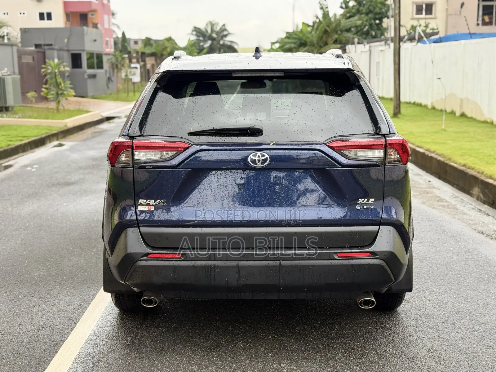 Toyota RAV4 XLE 2025 Blue