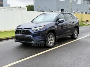 Toyota RAV4 XLE 2025 Blue