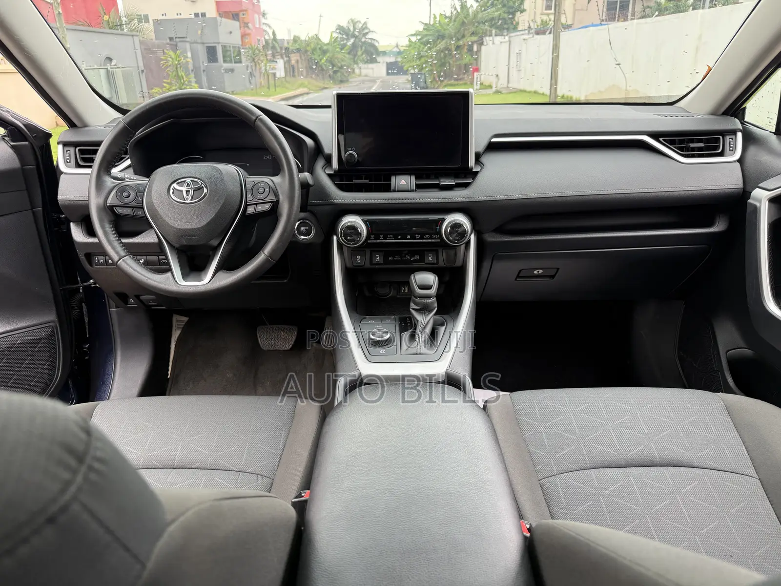 Toyota RAV4 XLE 2025 Blue