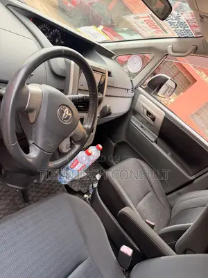 Toyota Voxy 2009 Silver