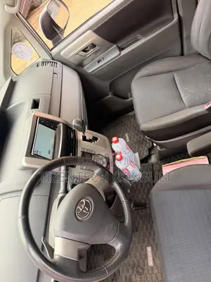 Toyota Voxy 2009 Silver