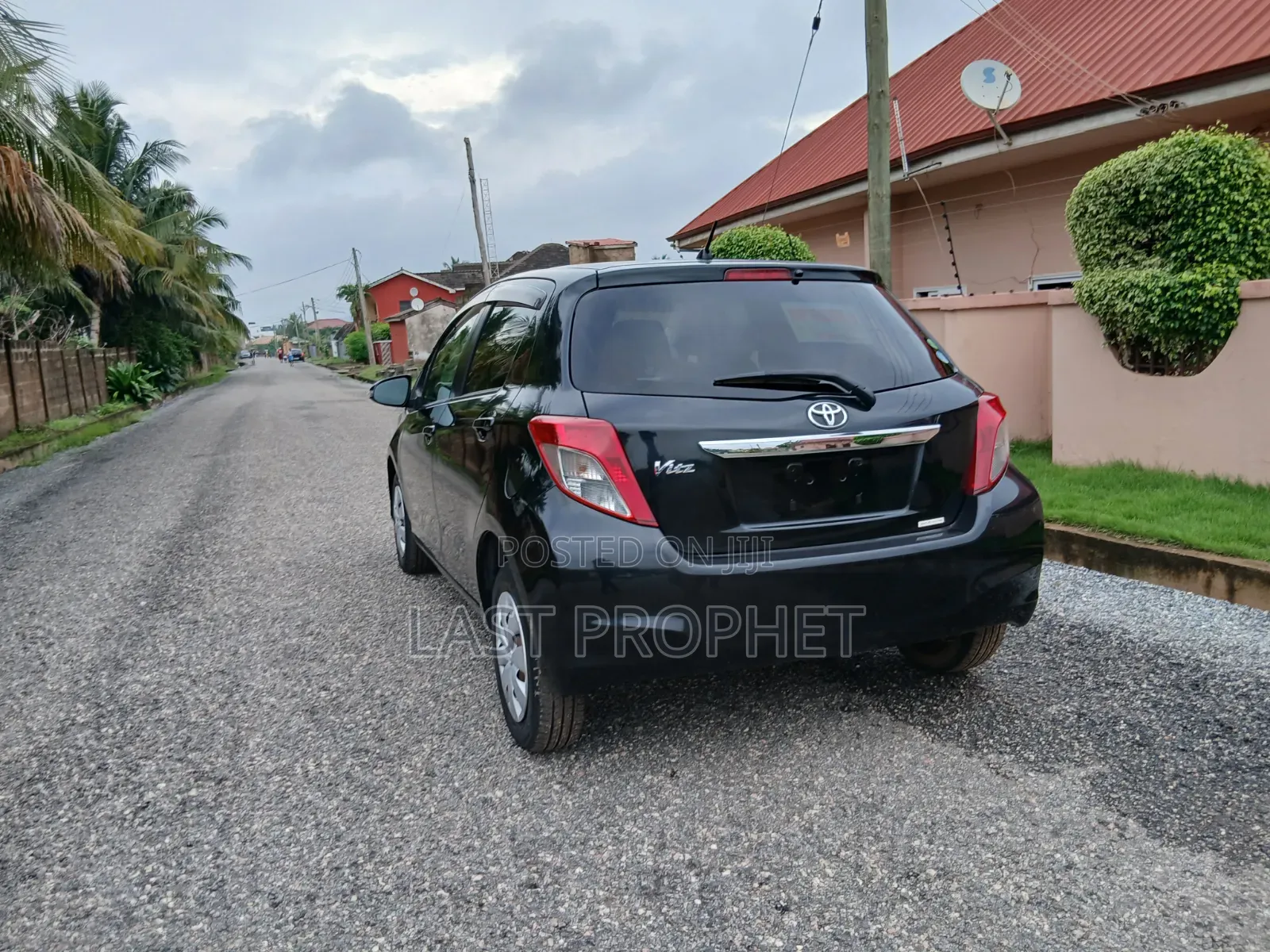 Toyota Vitz 1.0 FWD 5dr 2014 Black
