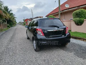 Toyota Vitz 1.0 FWD 5dr 2014 Black