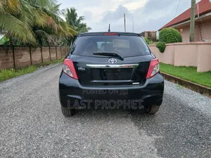 Toyota Vitz 1.0 FWD 5dr 2014 Black