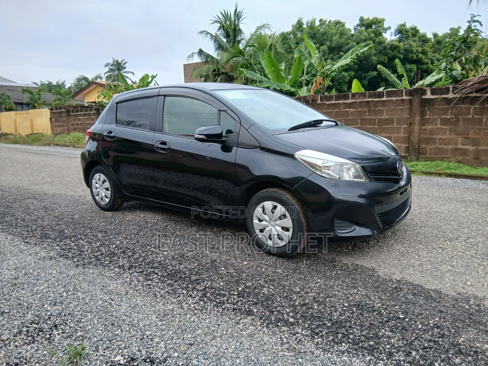 Toyota Vitz 1.0 FWD 5dr 2014 Black