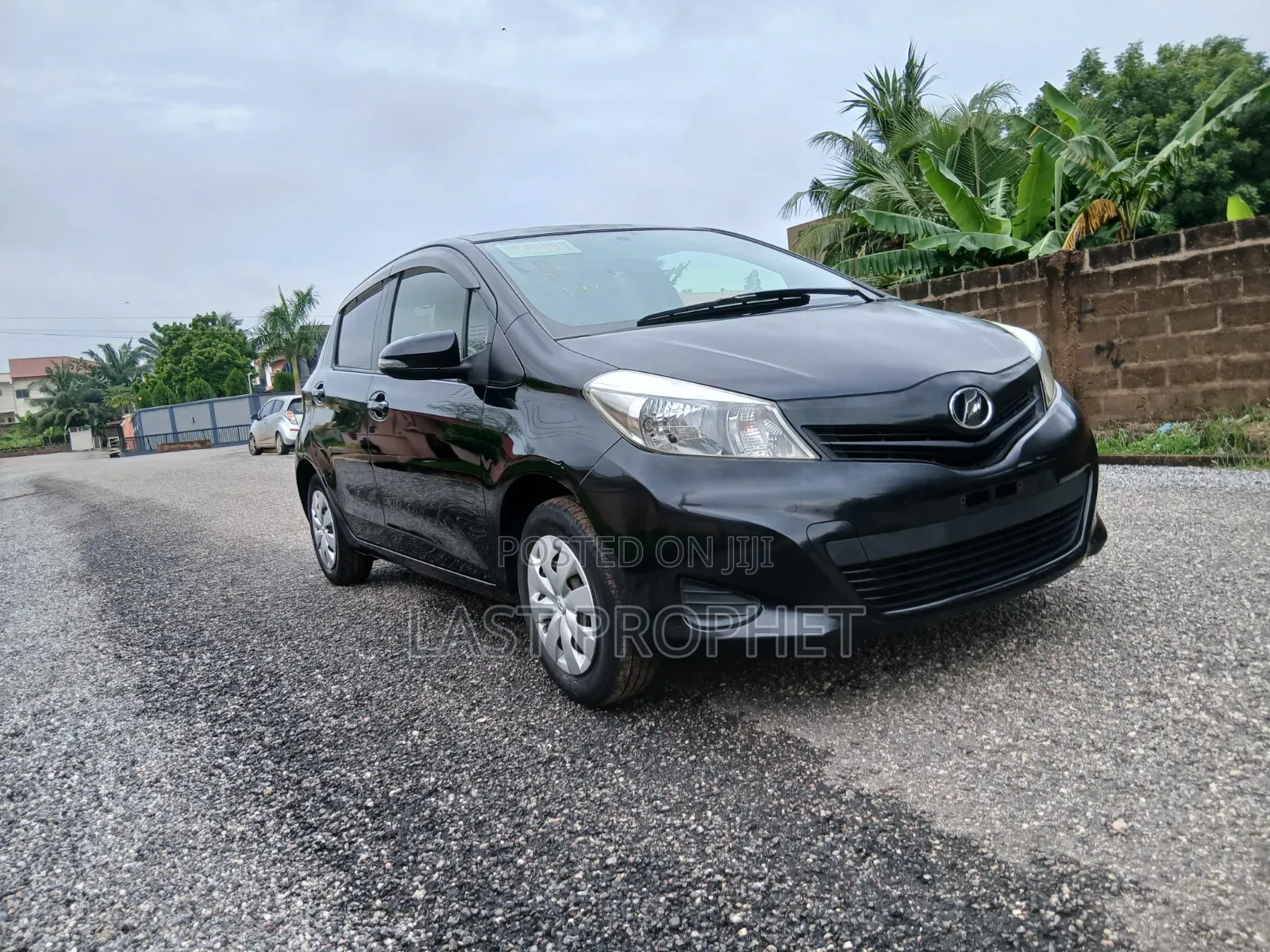 Toyota Vitz 1.0 FWD 5dr 2014 Black