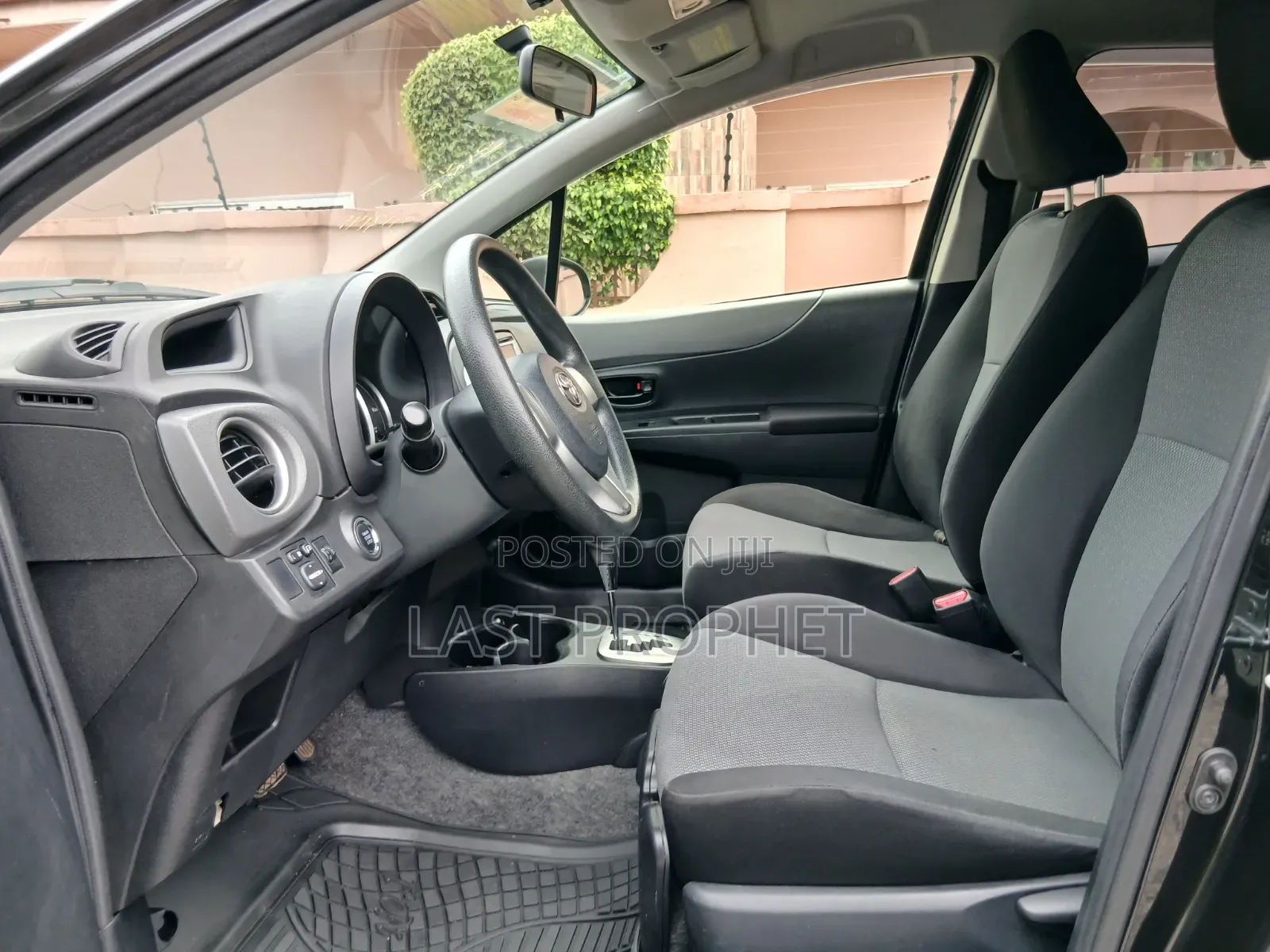 Toyota Vitz 1.0 FWD 5dr 2014 Black